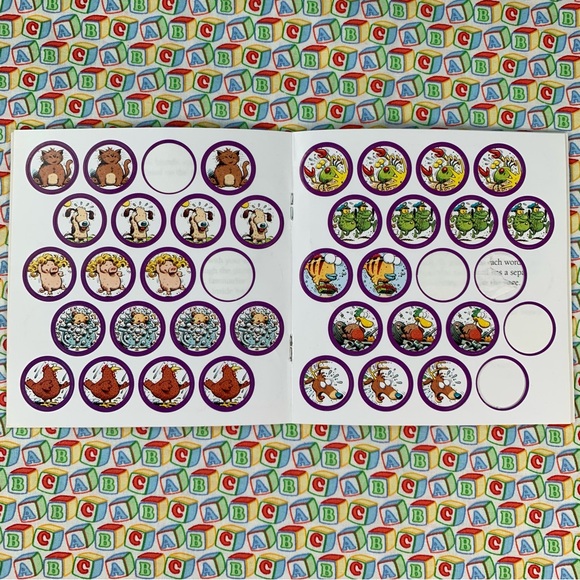 Animal Antics 10 Phonics Books Set. Level 1, Short-Vowel Sounds. - Picture 16 of 16